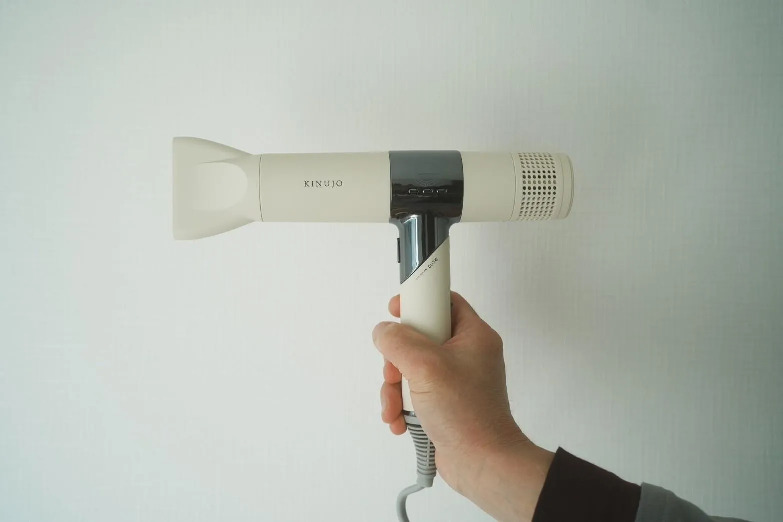High-quality KINUJO hair dryer available to borrow free of charge at Hostel JAZ Ueno Tokyo