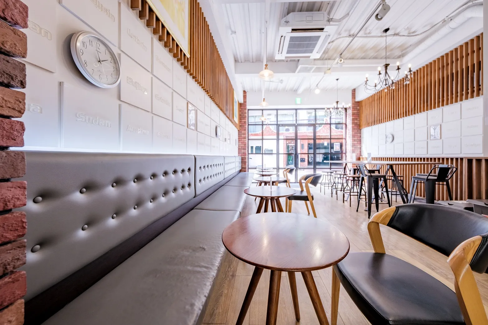 Common lounge area at Hostel JAZ Ueno Tokyo